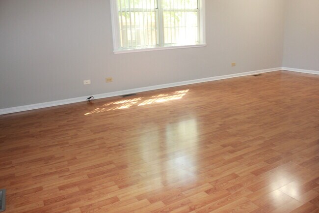 Building Photo - 410 Ashwood Ct