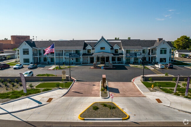 Building Photo - American Groves