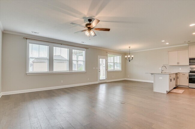Building Photo - 3207 Wayne Dr