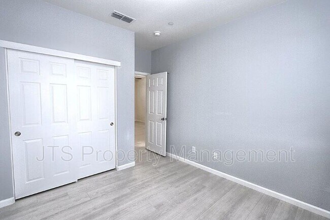 Building Photo - 9200 Rioja St