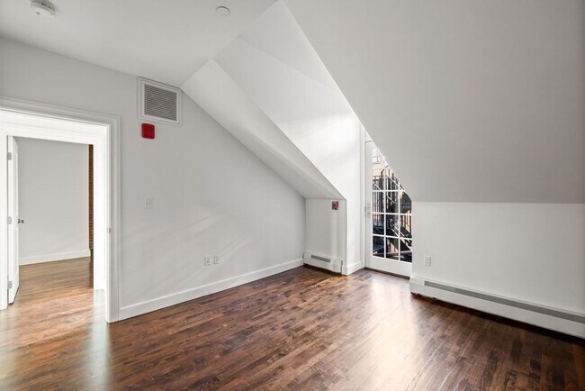 Building Photo - 32 Hancock St