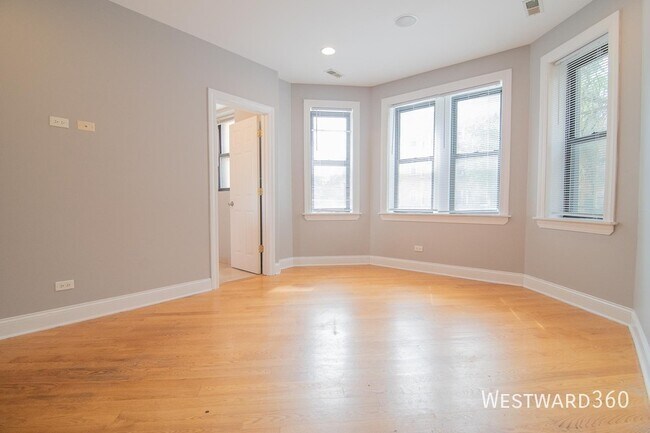 Building Photo - 2036 Arthur-2E