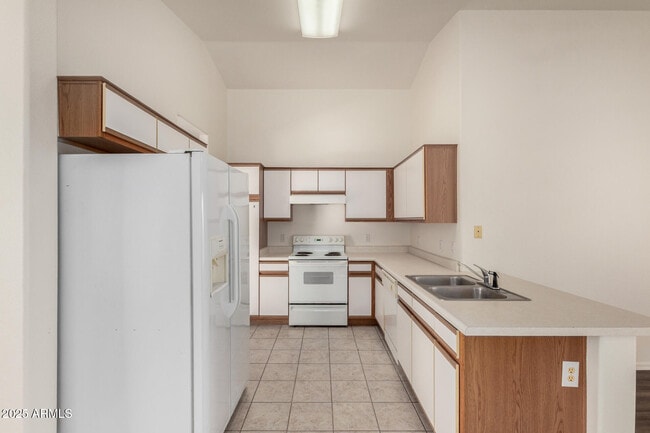 Building Photo - 15928 W Smokey Dr