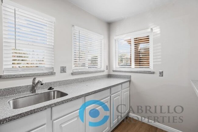 Building Photo - 2110 Bacon St