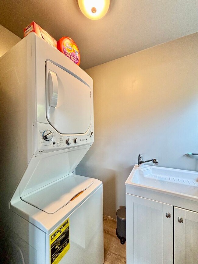 Building Photo - Charming Medina Home For Rent