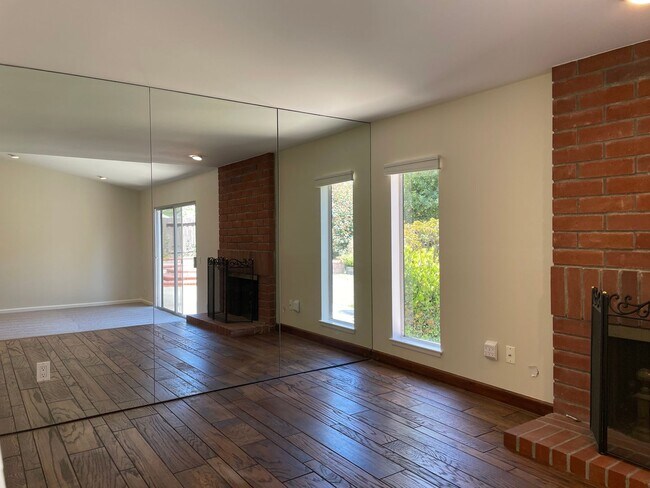Building Photo - 517 Raindance St