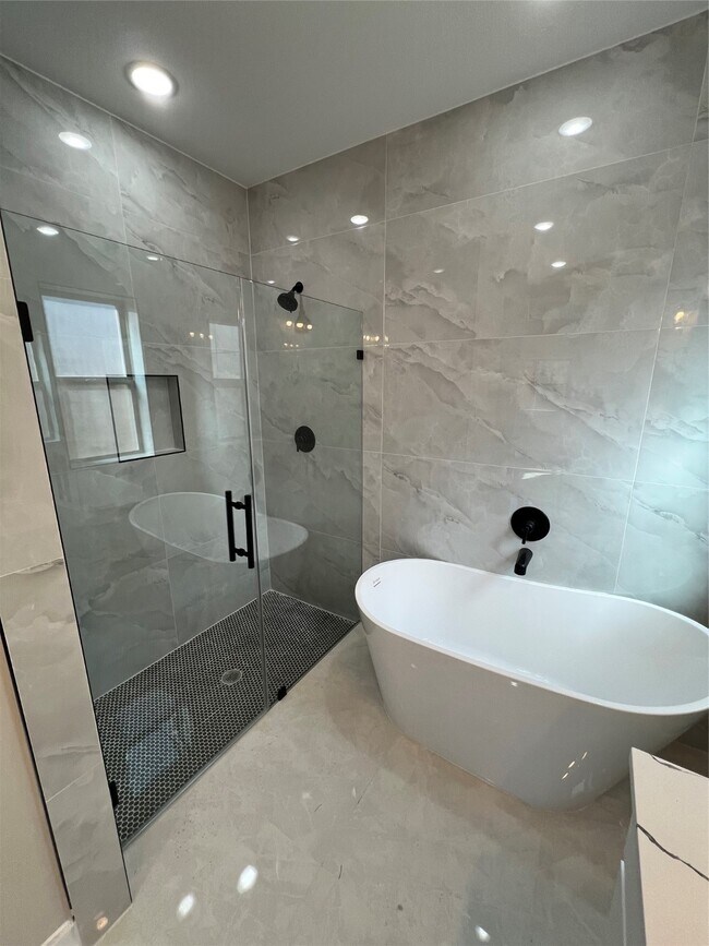 Building Photo - 20027 Venetto St