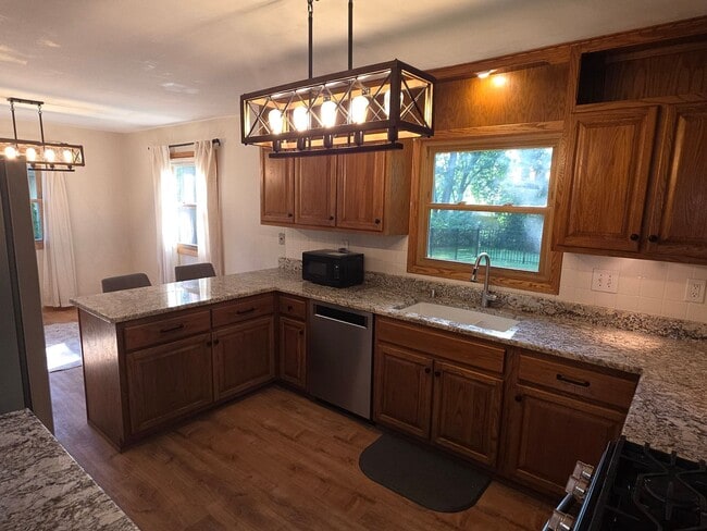 Building Photo - Mt Pleasant 4 bedroom