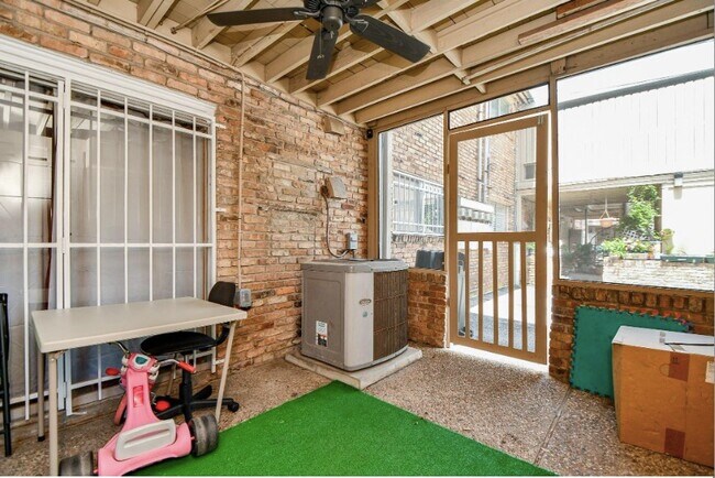 Building Photo - 7233 Beechnut St