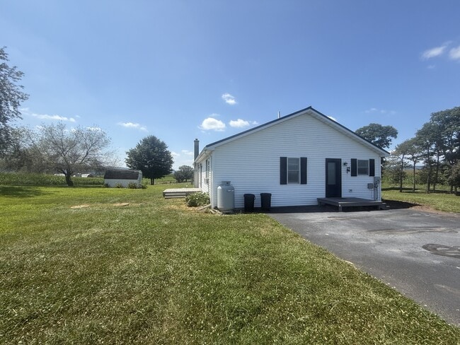 Building Photo - 880 W Matterstown Rd