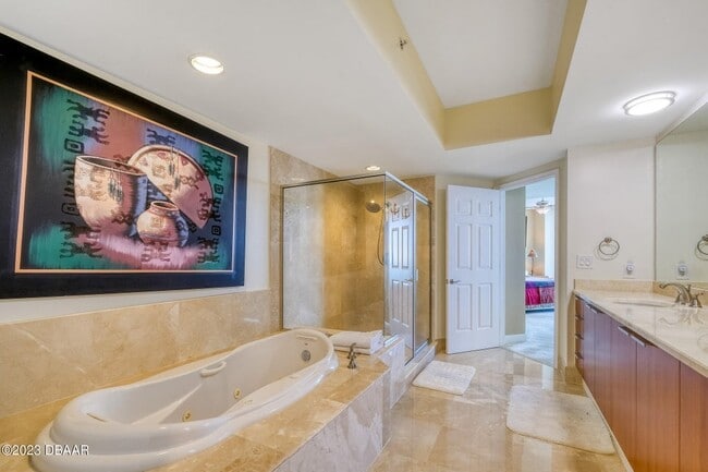 Building Photo - 1241 Riverside Dr