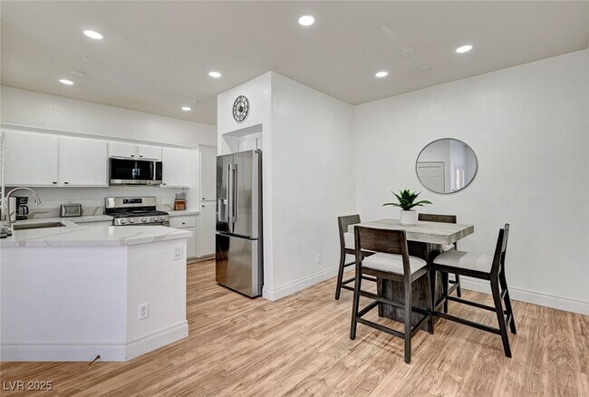 Building Photo - 251 S Green Valley Pkwy