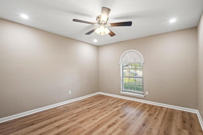 Building Photo - Spacious 3-Bedroom Home in The Colony – Available Now!