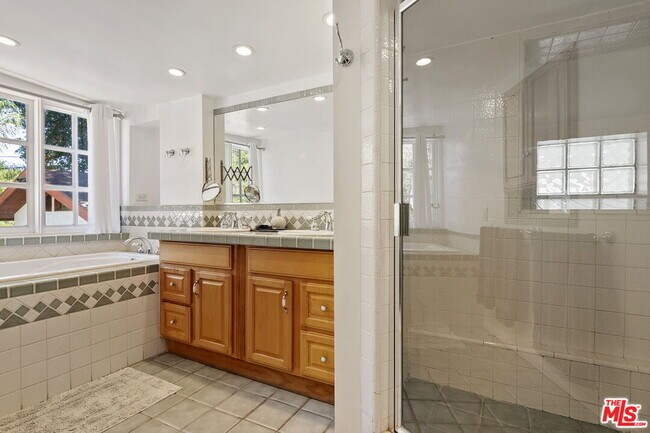 Building Photo - 4322 Ensenada Pl