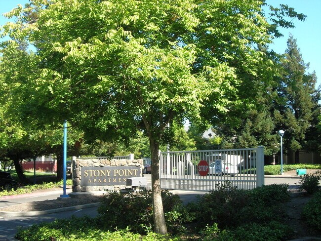 Primary Photo - 1920 Lazzini Ave