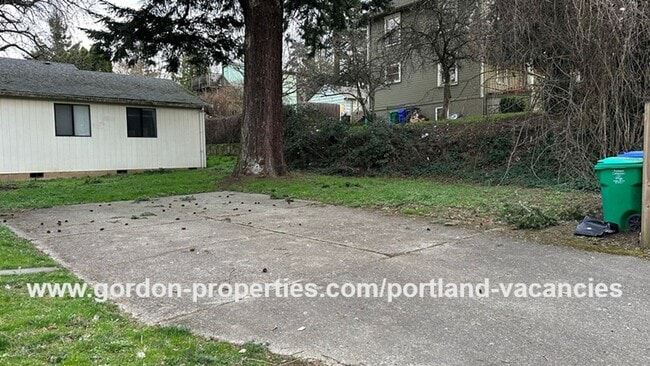 Building Photo - MOVE IN SPECIAL: SE Cesar E Chavez Blvd - ...