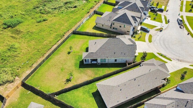 Building Photo - 2995 Tantara Dr