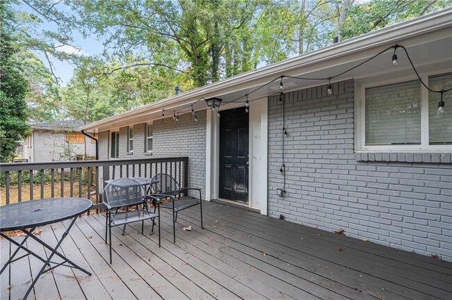 Building Photo - 1427 Dennis Dr