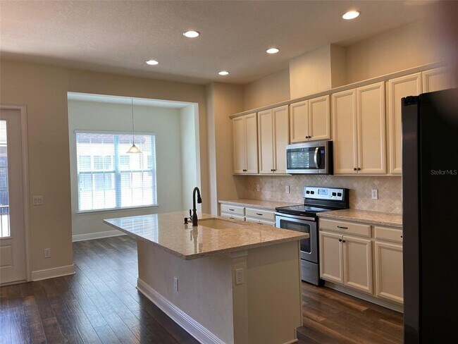 Building Photo - 1704 Lobelia Dr