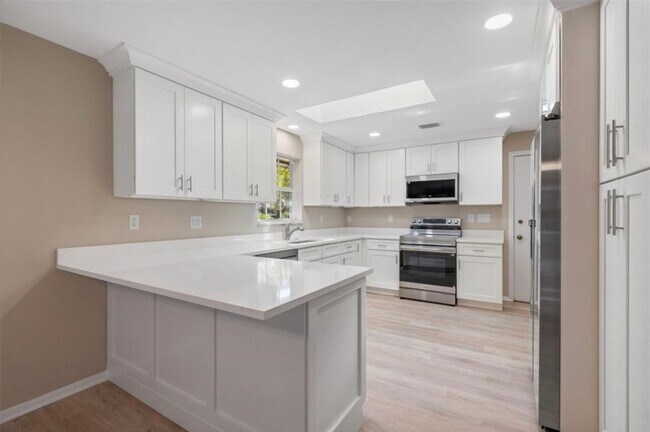 Building Photo - 2 Bedroom 2 Bath Pool Home for Rent