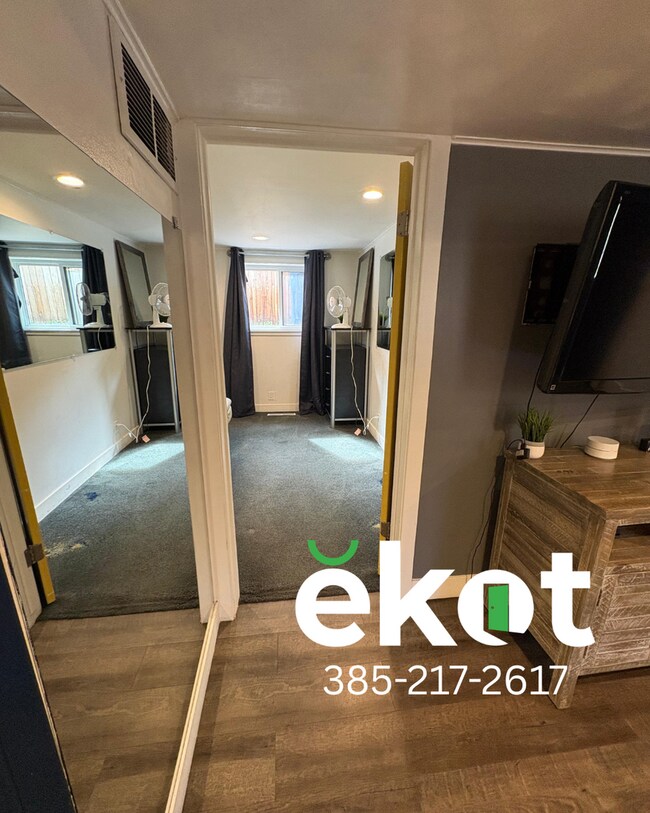 Building Photo - Birtok-500 South-1267