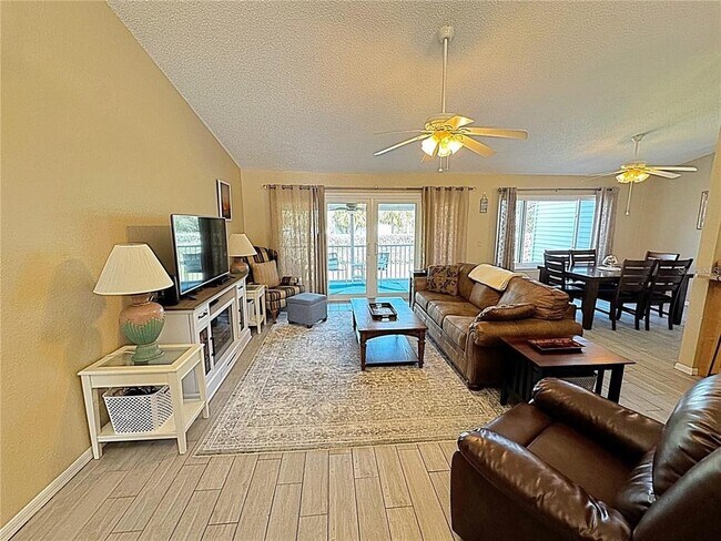 Building Photo - 404 Hidden Harbour Dr