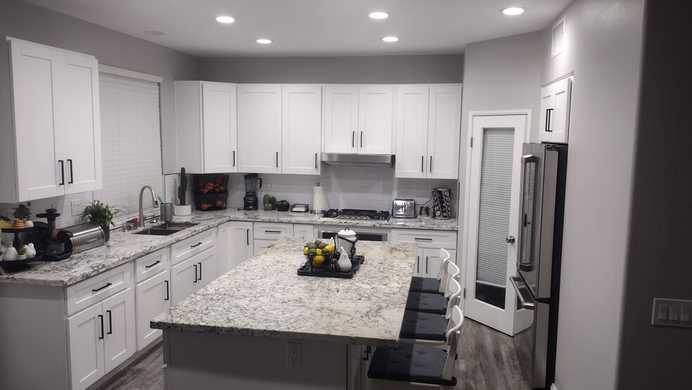 Building Photo - 40035 Temecky Way