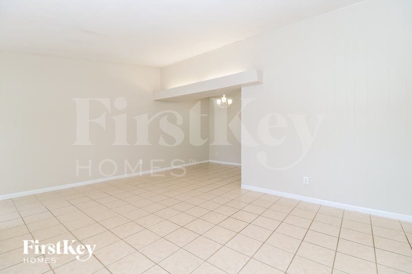 Building Photo - 445 Ridge Dr