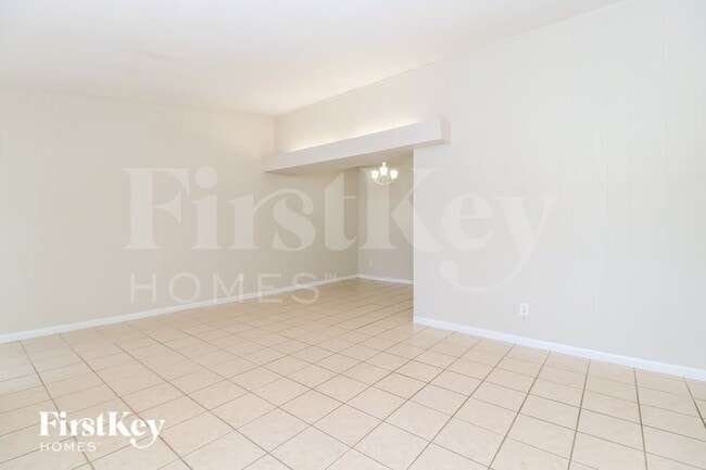Building Photo - 445 Ridge Dr