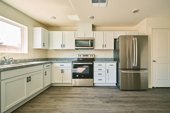 Building Photo - 2129 Shady Tree Cir