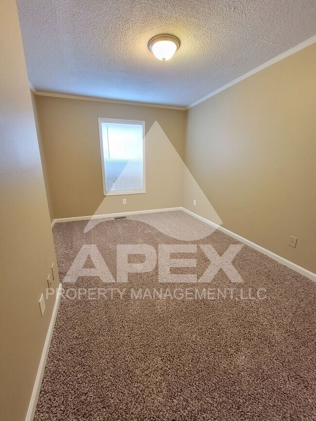 Building Photo - MOVE-IN SPECIAL, $1 RENT!! - 3 Bd | 2 Ba G...