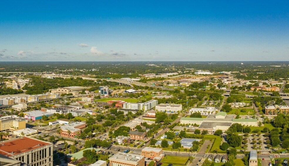 Building Photo - Pinewood Pointe