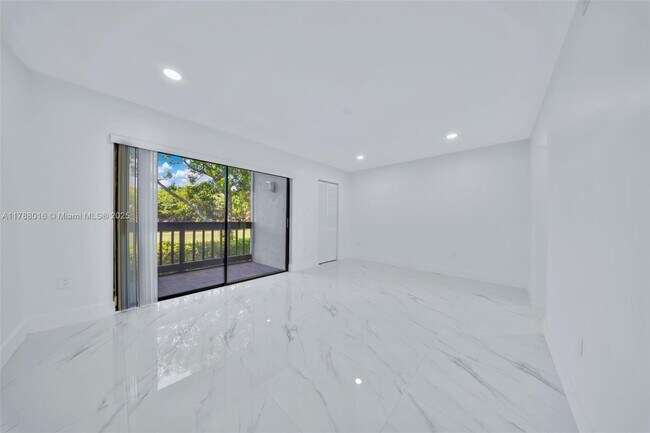 Building Photo - 10136 NW 41st St