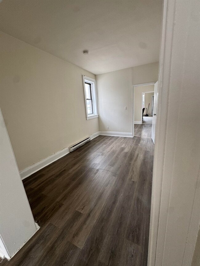 Building Photo - 207 15th St