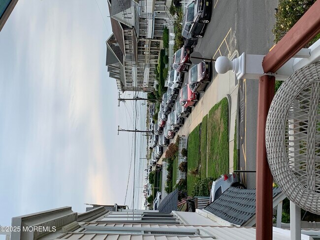 Building Photo - 19 Webb Ave