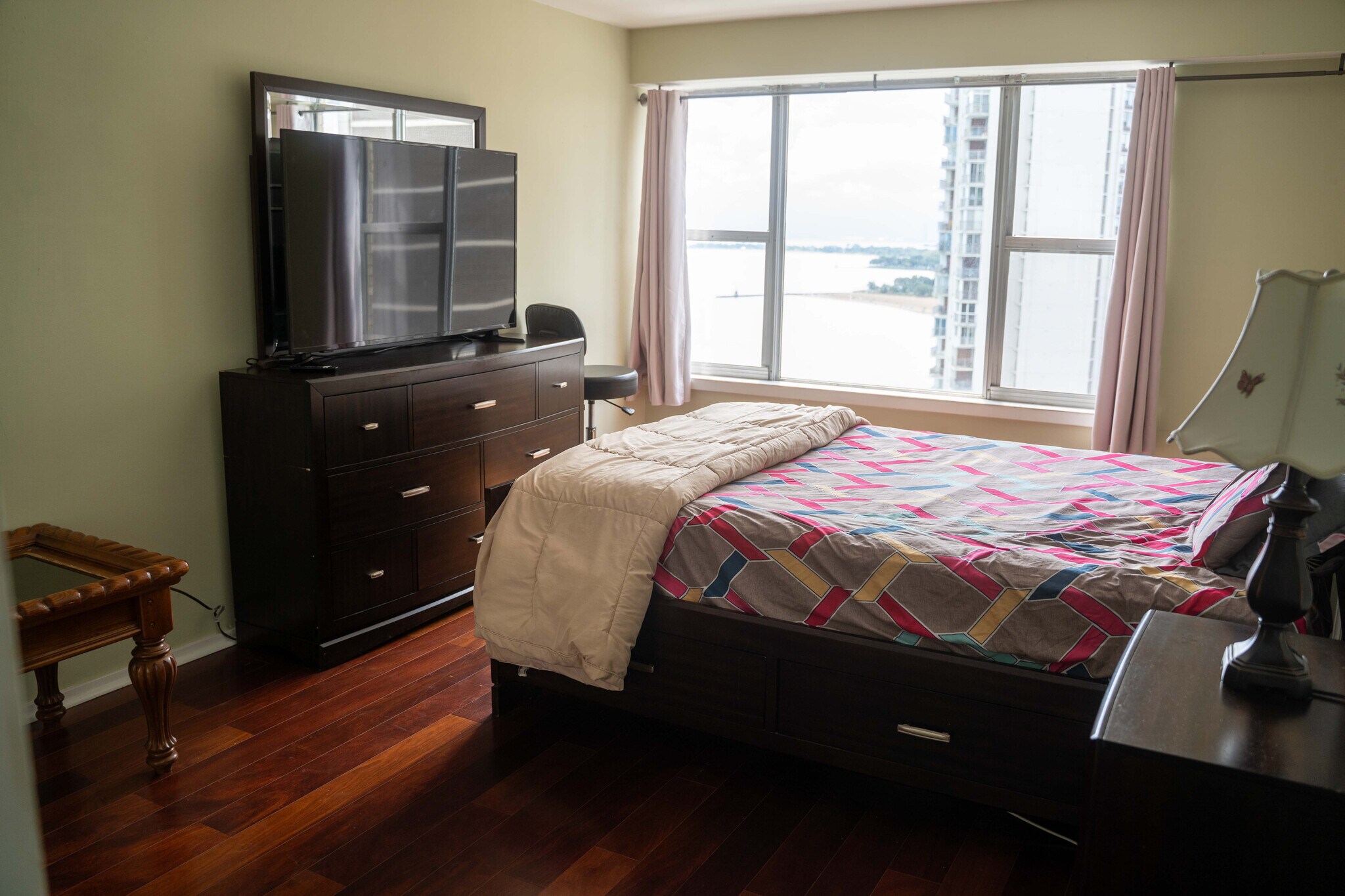 Building Photo - 6157 N Sheridan Rd