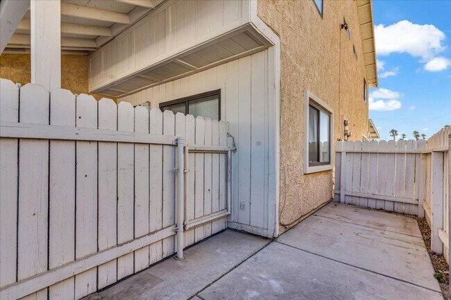 Building Photo - Beautiful 2 BD | 2 Bath
