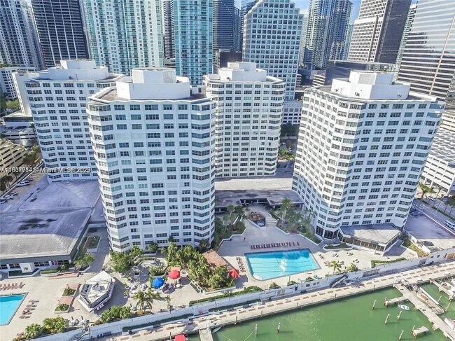 Building Photo - 825 Brickell Bay Dr