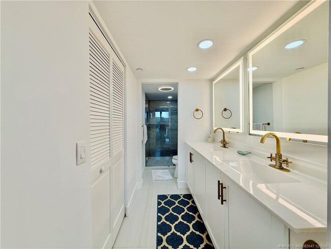 Building Photo - 8800 S Ocean Dr