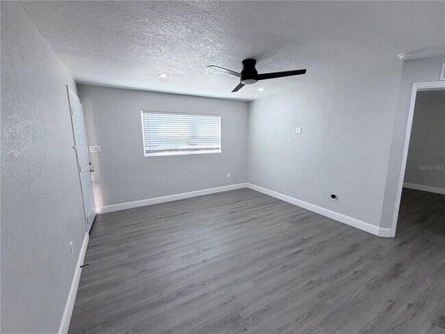 Building Photo - 1717 Bush Ave