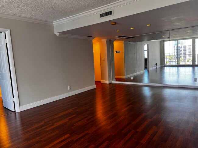 Building Photo - 1801 S Flagler Dr