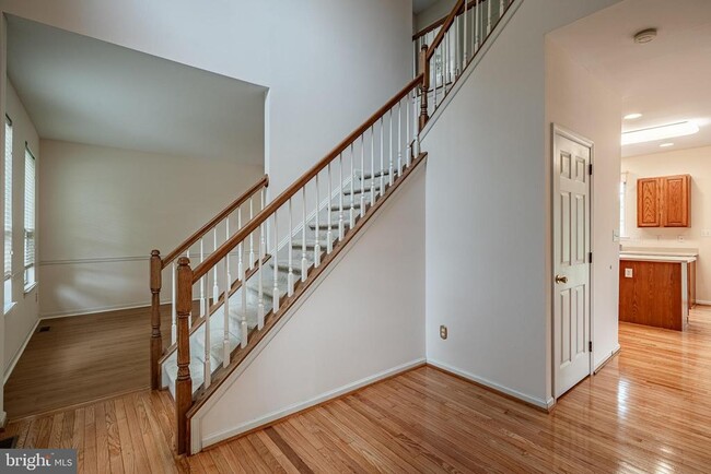 Building Photo - 129 Spur Ln