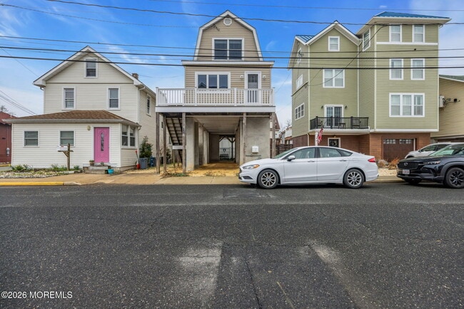 Building Photo - 46 Barberie Ave