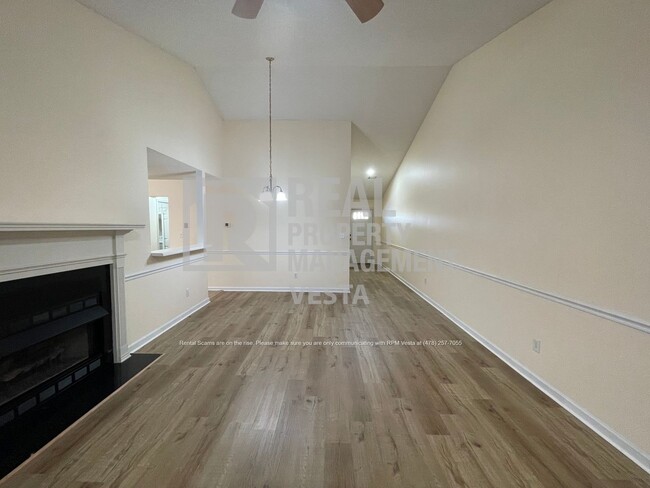 Building Photo - Recently Updated Two Bedroom Townhome in G...