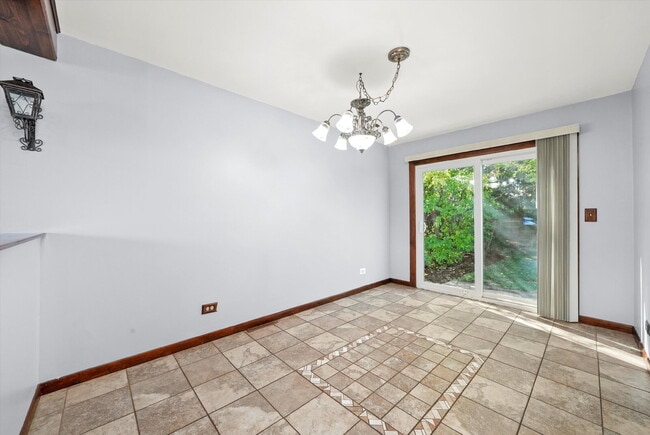 Building Photo - Updated Grayslake Home with Sunroom and Fl...