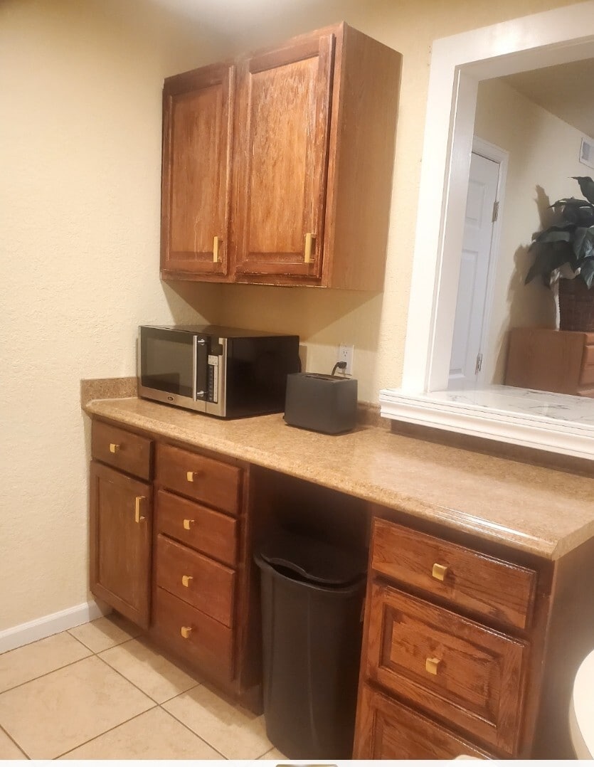 KITCHEN - 3223 E 102nd Ave