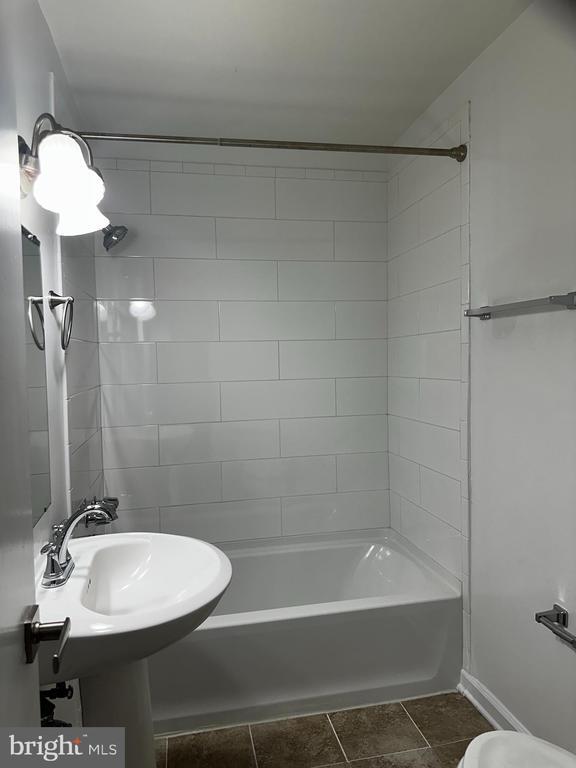 Building Photo - 610 Denton Cir