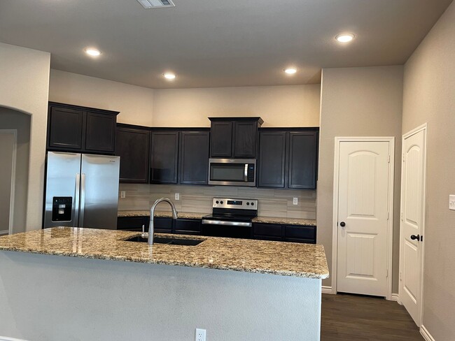 Building Photo - **NO PETS*** | Beautiful Single-Story 4 BR, 2.5 Bath | Covered Patio | Close to Fort Cavazos