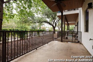 Building Photo - 1542 N Alamo St