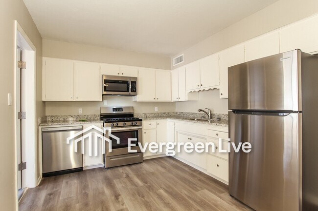 Building Photo - 3308 W Cactus Wren Dr